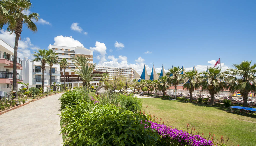 Adin Beach Hotel Bahçe Görünümü