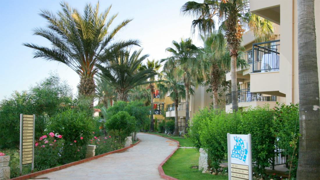 Adin Beach Hotel Bahçe Görünümü