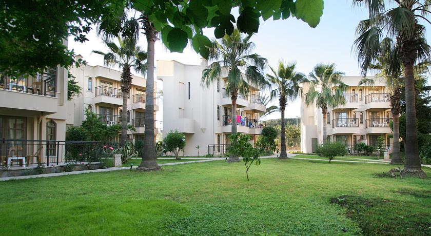 Adin Beach Hotel Bahçeden Görünüm