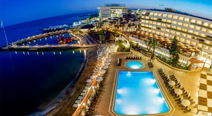 Adin Beach Hotel Gece Manzarasi