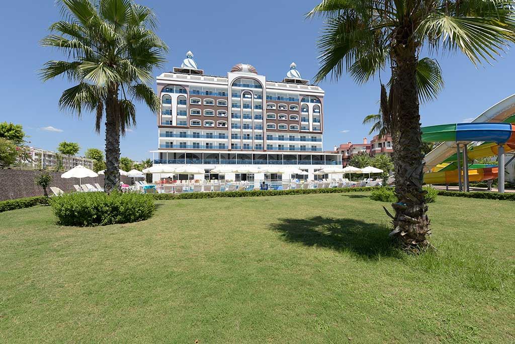 Al Bahir Deluxe Hotel Bahçeden Otel Görünümü