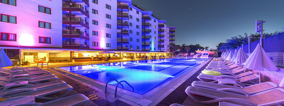 Atlas Beach Hotel Havuzdan Akşam Otel Görünümü
