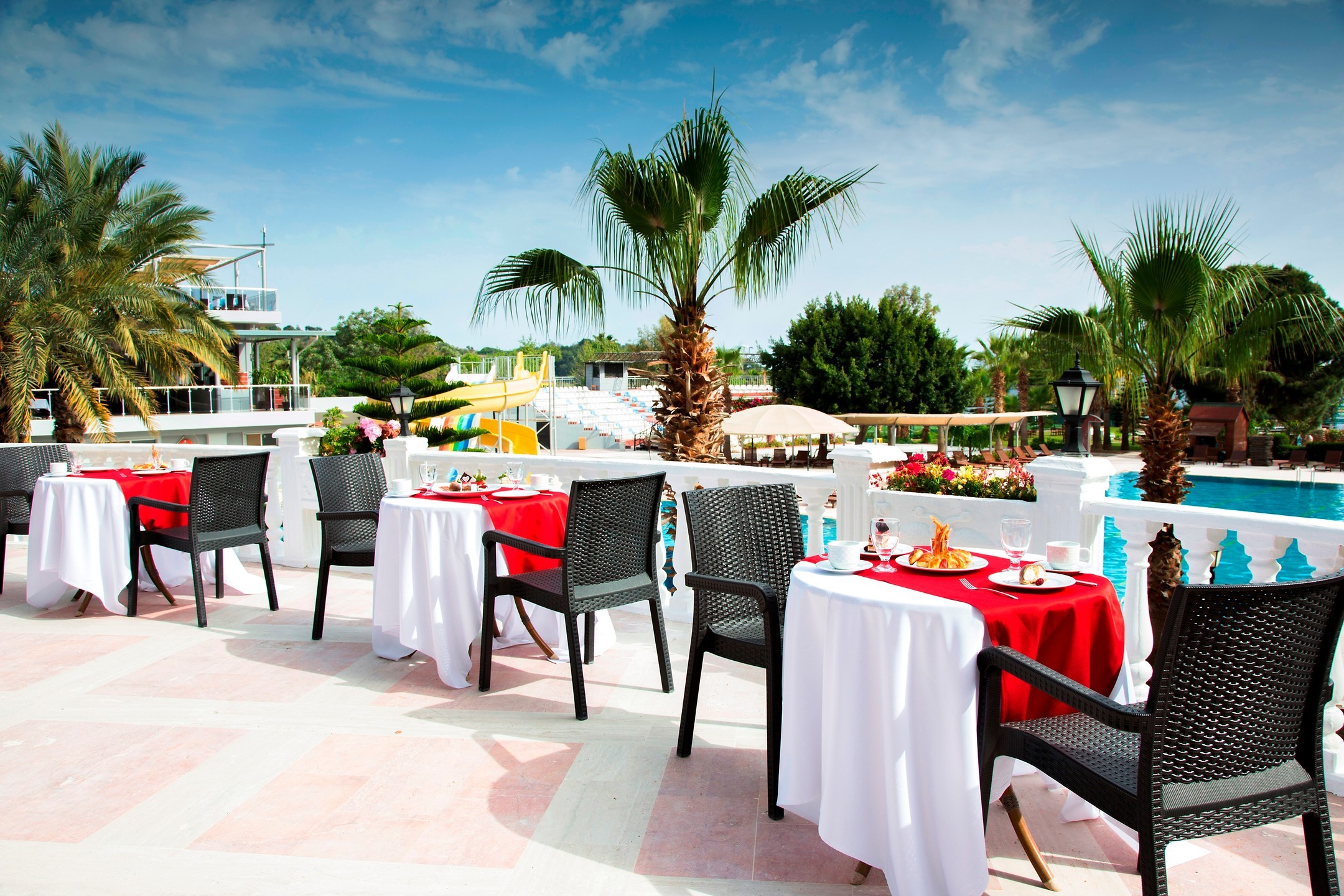 Club Hotel Karaburun Bahçe Cafe