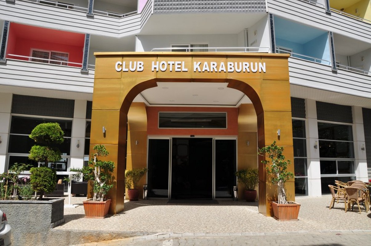 Club Hotel Karaburun Otel Girişi