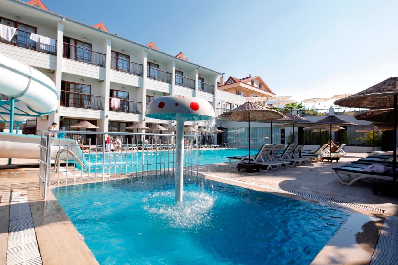 Golden Life Resort Hotel Havuz Başı