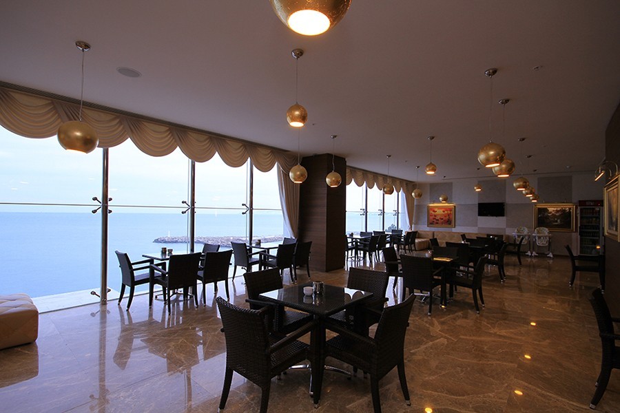 Sky Tower Hotel Cafe Manzarası