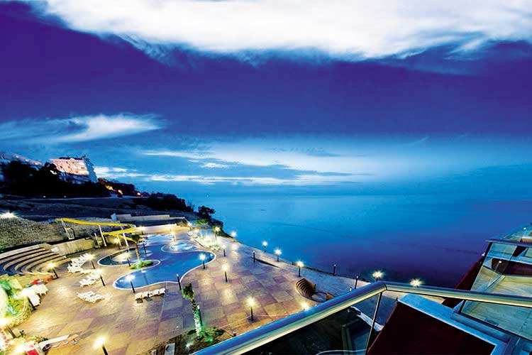 Sky Tower Hotel Deniz Manzarası