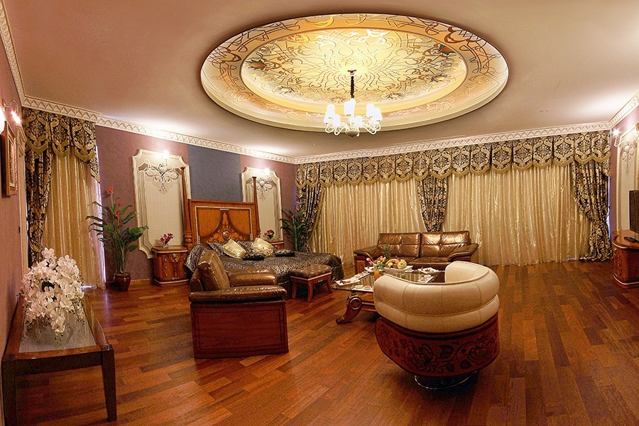 Sky Tower Hotel Kral Dairesi