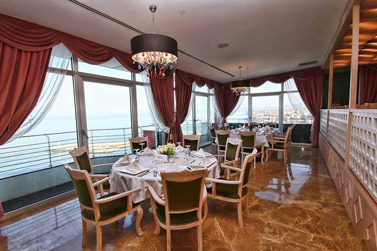 Sky Tower Hotel Restaurant Manzara